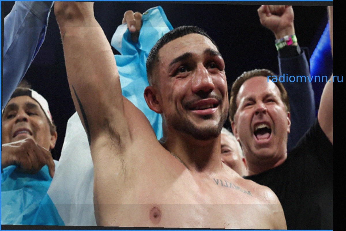 Теофимо Лопес завоевал титул WBA в полусреднем весе, став чемпионом в трех весовых категориях